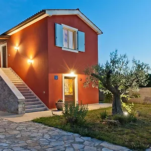 https://bb-toca-la-louna.pula-hotels.org