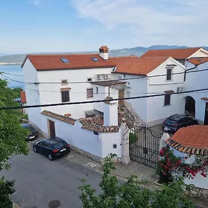 https://guesthouse-villa-galovic.primorje-gorskikotar.com