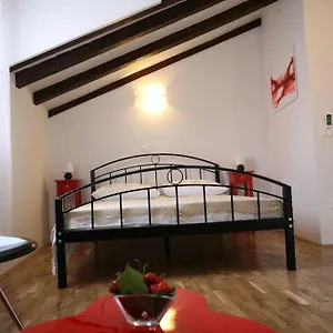https://rooms-beljan.hotels-in-trogir.com